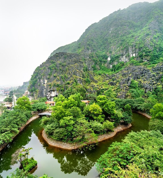 Hang Mua-uitkijkpunt in Trang Een natuurgebied in de buurt van Ninh Binh, Vietnam