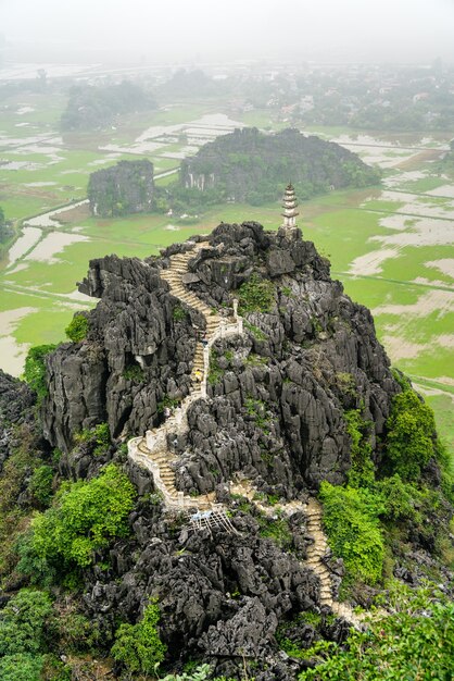 トランのハングムアの視点ベトナム、ニンビン近くの景勝地