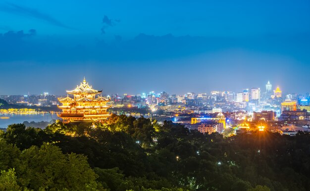 Hangzhou City Nightscape en Ancient Pavilion