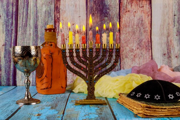 Photo hanukkah menorah with burning candles