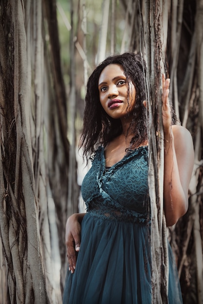 Photo happiest outside in the garden, carefree young black woman