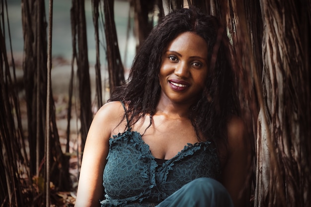 Photo happiest outside in the garden, carefree young black woman