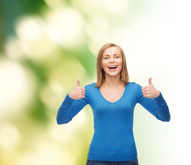 Photo happiness, gesture and people concept - smiling young woman in casual clothes showing thumbs up