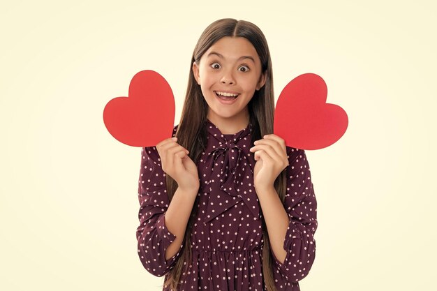 Photo happiness kids and love concept romantic lovely teen girl with red heart world heart day happy valentines day portrait of emotional amazed excited teen girl