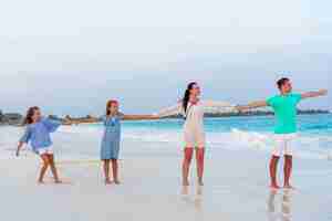 Photo happy beautiful family on white beach having fun