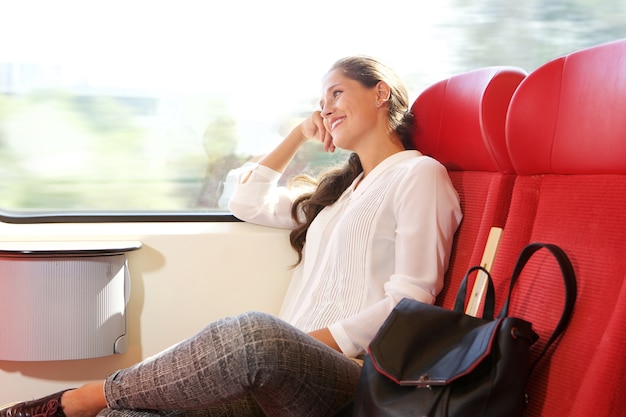 Photo happy beautiful woman traveling by train