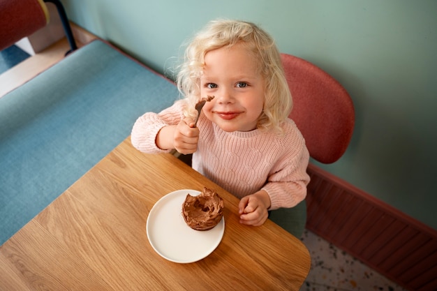 Фото happy boy eating sweets on chocolate day