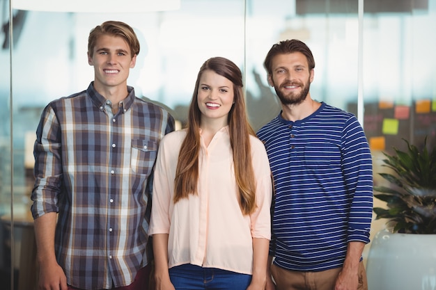 Photo happy business executives standing in office