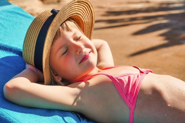 Happy child on the beach Close up red face Kid having fun outdoors Summer vacation concept High quality photo