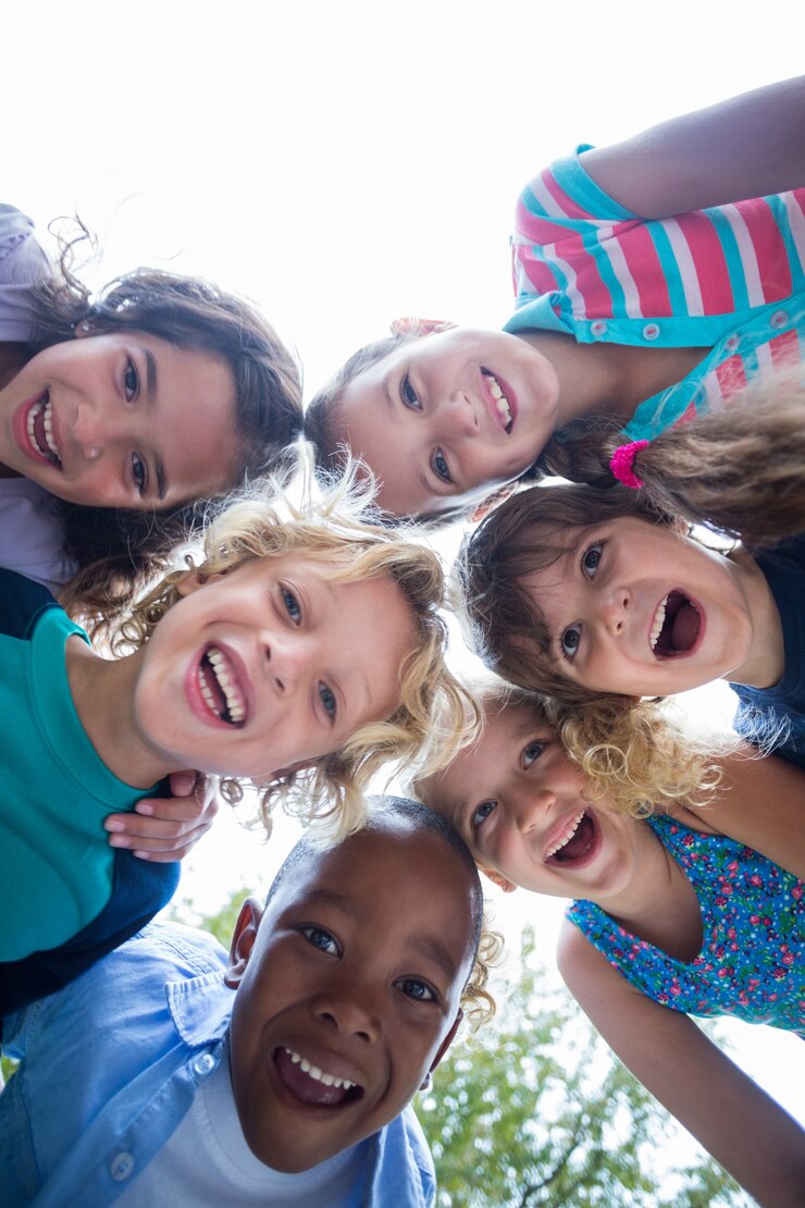 Photo happy child in the park together