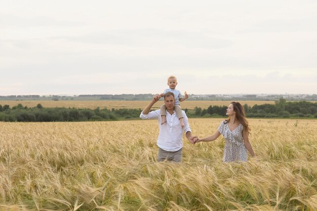 Photo happy childhood family together on wheat field