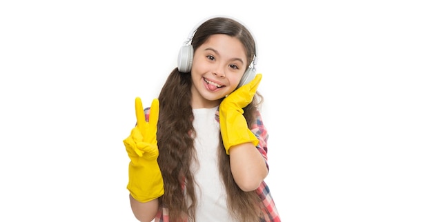 Photo happy cleaning sunday listen music while housekeeping make household more joyful child having fun cleaning worries away cleaning supplies small girl earphones in yellow rubber gloves