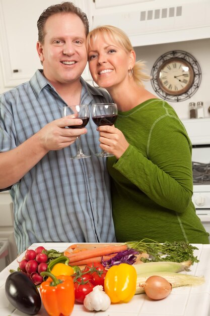 Photo happy couple enjoying an evening