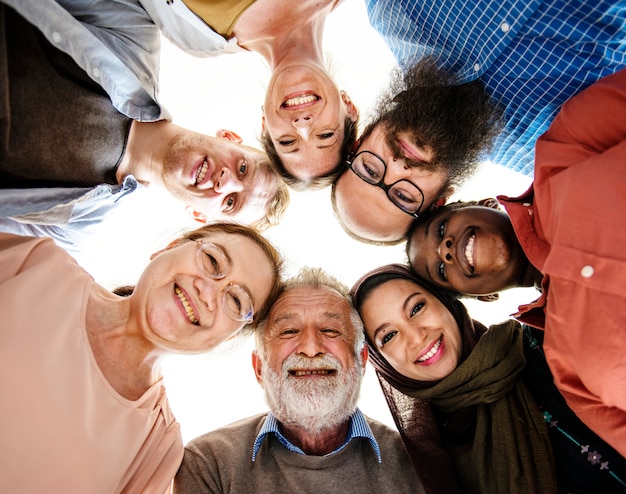 Photo happy diverse people united together