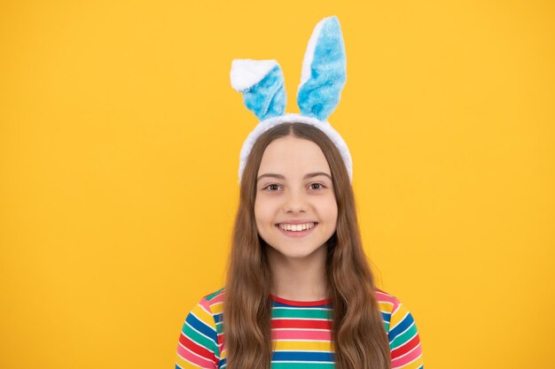 Photo happy easter child girl in rabbit bunny ears smiling on holiday, easter.