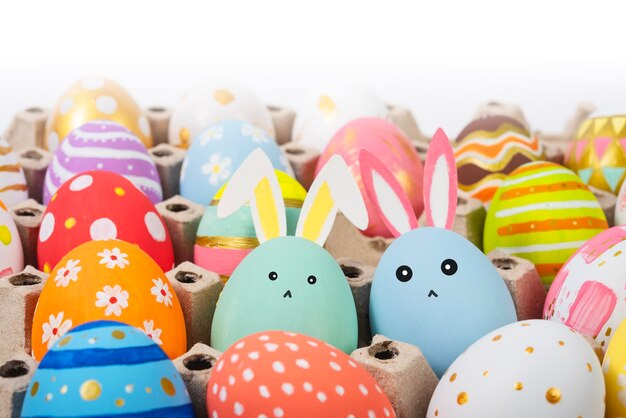 Buona pasqua sfondo colorato di uova di pasqua e uova di coniglio