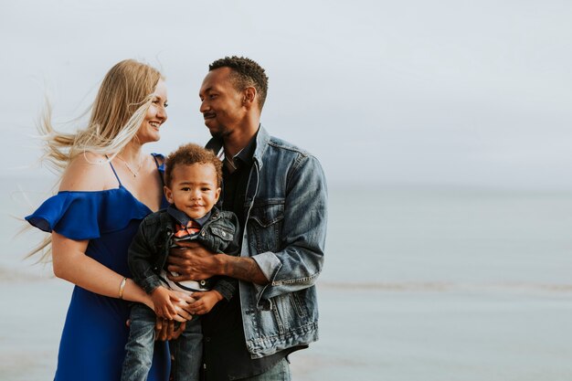 Photo happy family at a beach