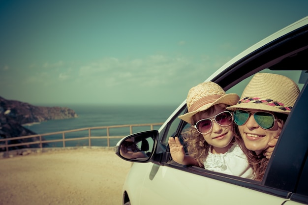 Photo happy family in the car