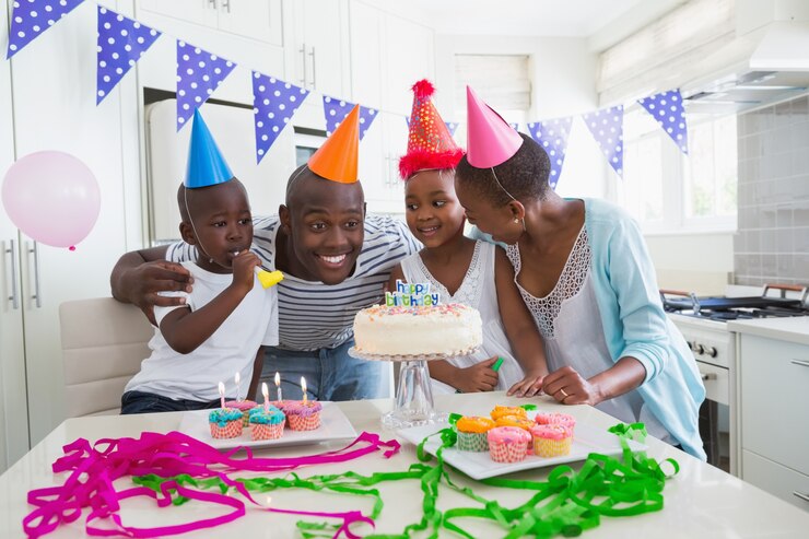 Photo happy family celebrating a birthday together