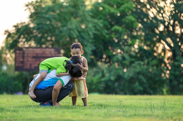 Photo happy family playing in the park. mother and son play together in nature in the summer