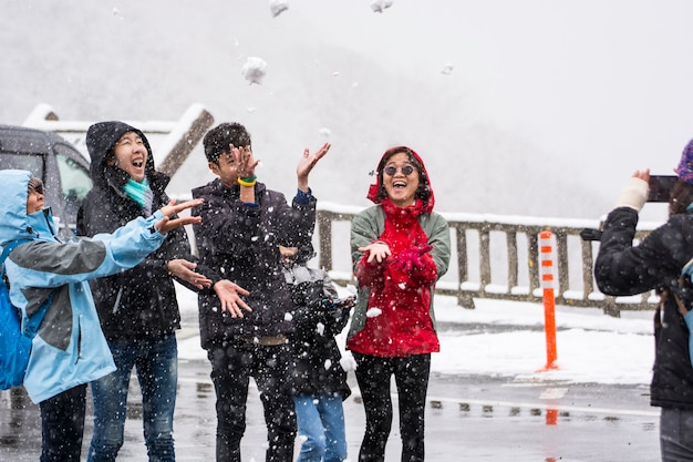 Photo happy family in winter