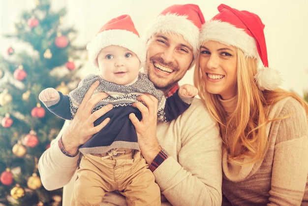 Foto famiglia felice con bambino