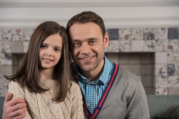 Photo happy father and daughter