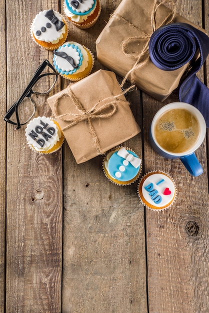 Foto buona festa del papà con cupcakes