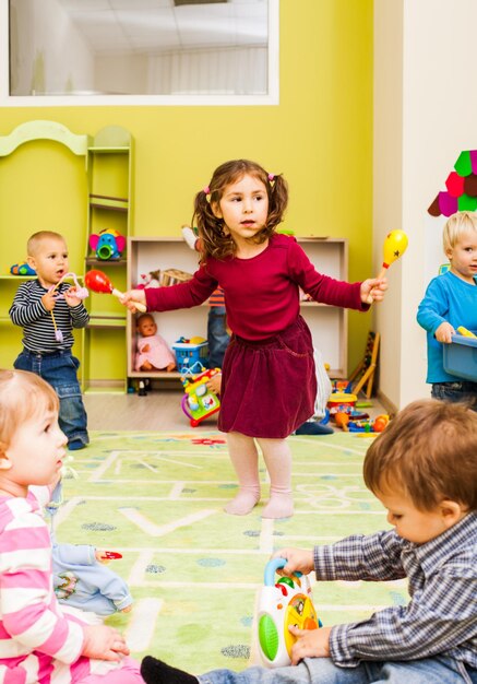 девочки в садике 
