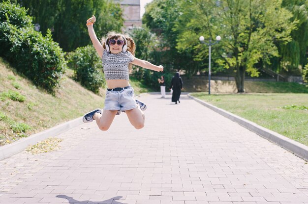 写真 幸せな灰色の夏かなり自然