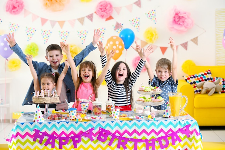 Photo happy group of children having fun at birthday party
