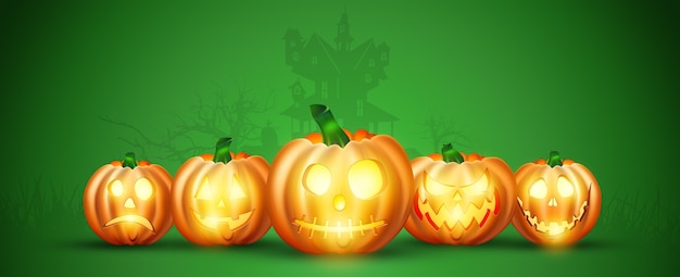 Фото Счастливый баннер хэллоуина. реалистичное изображение оранжевой тыквы на зеленом фоне.