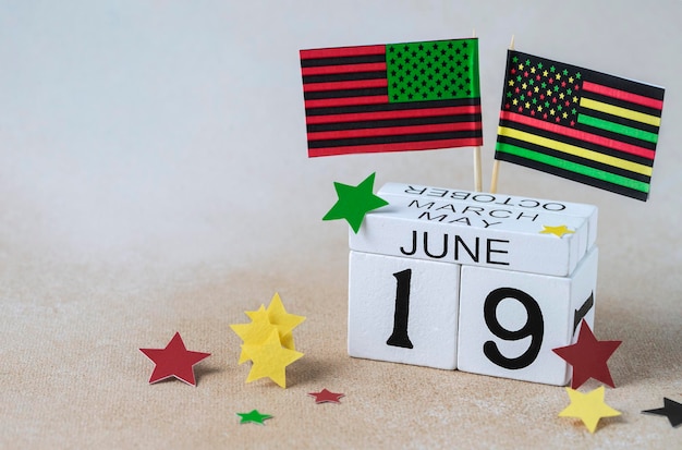 사진 6월 19일 해피 juneteenth day black liberation 아프리카계 미국인 깃발이 있는 축하 개념
