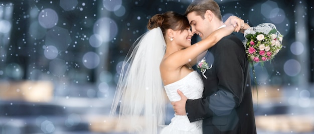 Photo happy just married young couple on bokeh background