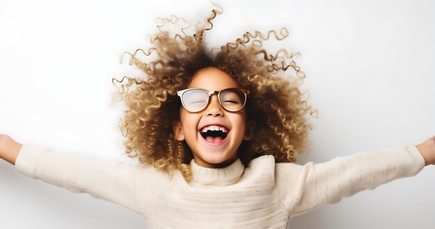 Foto bambini felici che celebrano la festa di capodanno con sfondo con spazio di copia buon compleanno bambino