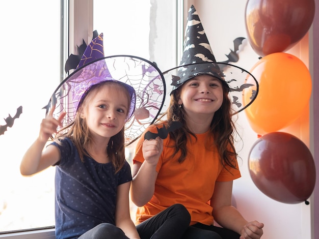 Foto happy kids op halloween