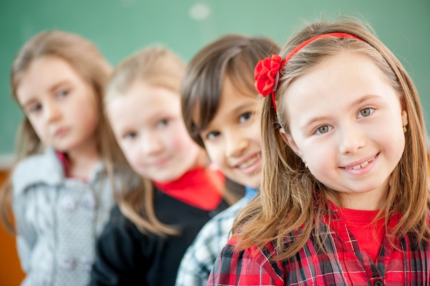 Bambini felici a scuola