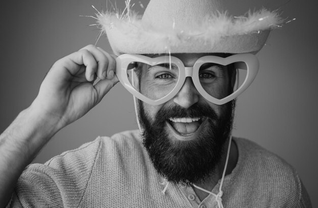 Foto uomo felice sorriso faccia bello sorridente giovane ragazzo positivo espressioni facciali umane ed emozioni mani