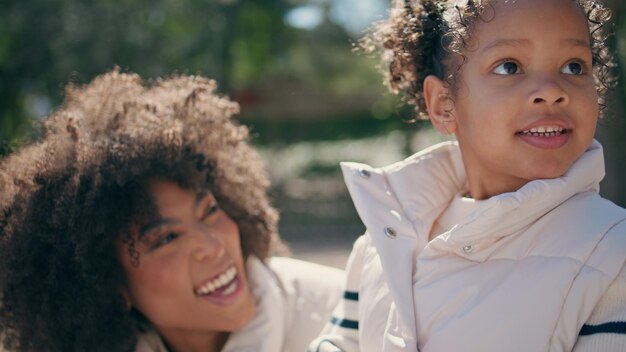 Photo happy mother kid laughing spending weekend together in sunny park close up