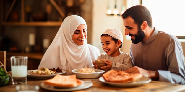 写真 テーブルで幸せなイスラム教徒の家族