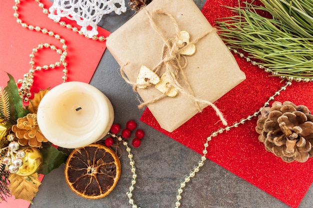 Foto buon anno. decorazione per le vacanze o concetto di cartolina con spazio di copia piatto