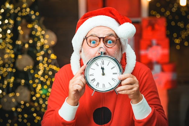 Happy new year santa claus with real beard holding clock happy christmas santa with clock photo of s...