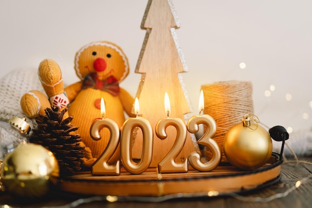 Happy New Years 2023 Kerst achtergrond met fir tree kegels en kerstversiering Kerst vakantie viering Nieuwjaar concept