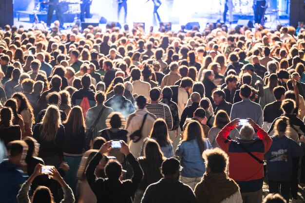 Photo happy people enjoying performance of popular band