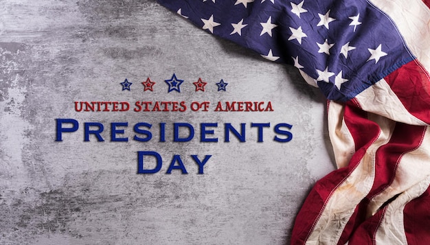 Photo happy presidents day concept with flag of the united states on dark stone background.