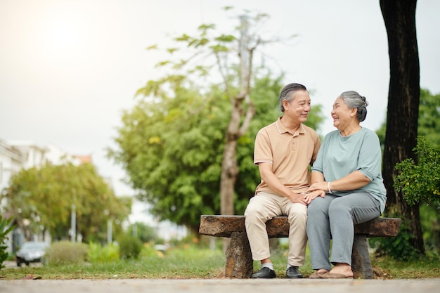 행복 한 노인 부부