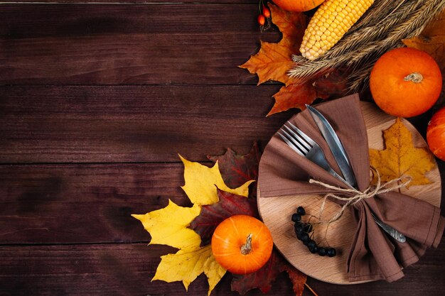 Photo happy thanksgiving day cutlery setting for a festive dinner