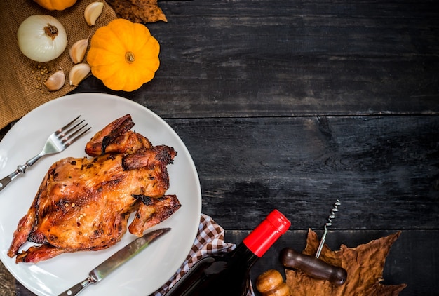 Felice giorno del ringraziamento. pollo e tacchino arrosto per feste in autunno e stagione autunnale.