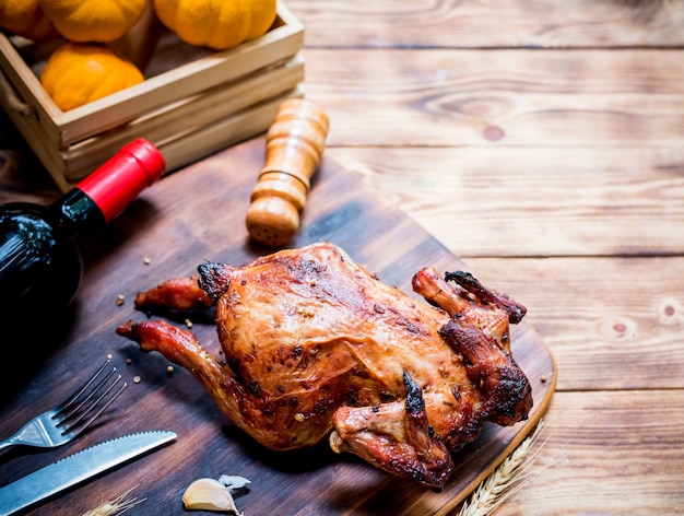 Felice giorno del ringraziamento. pollo e tacchino arrosto per feste in autunno e stagione autunnale.