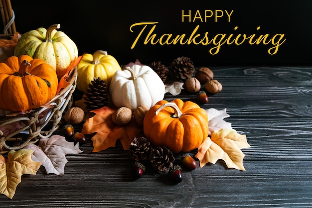 Photo happy thanksgiving day with pumpkin and nut on wooden table